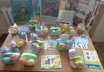 Wielkanocna wystawa w Bibliotece Szkolnej