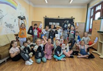 Pasowanie na czytelników Miejskiej Biblioteki Publicznej im. Stanisława Gabryela w Gorlicach